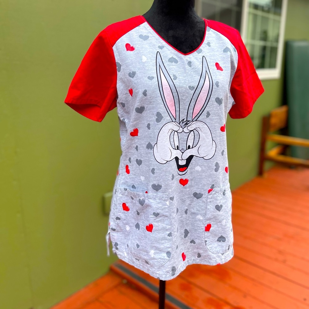 Womens scrub top size small used 😍💖